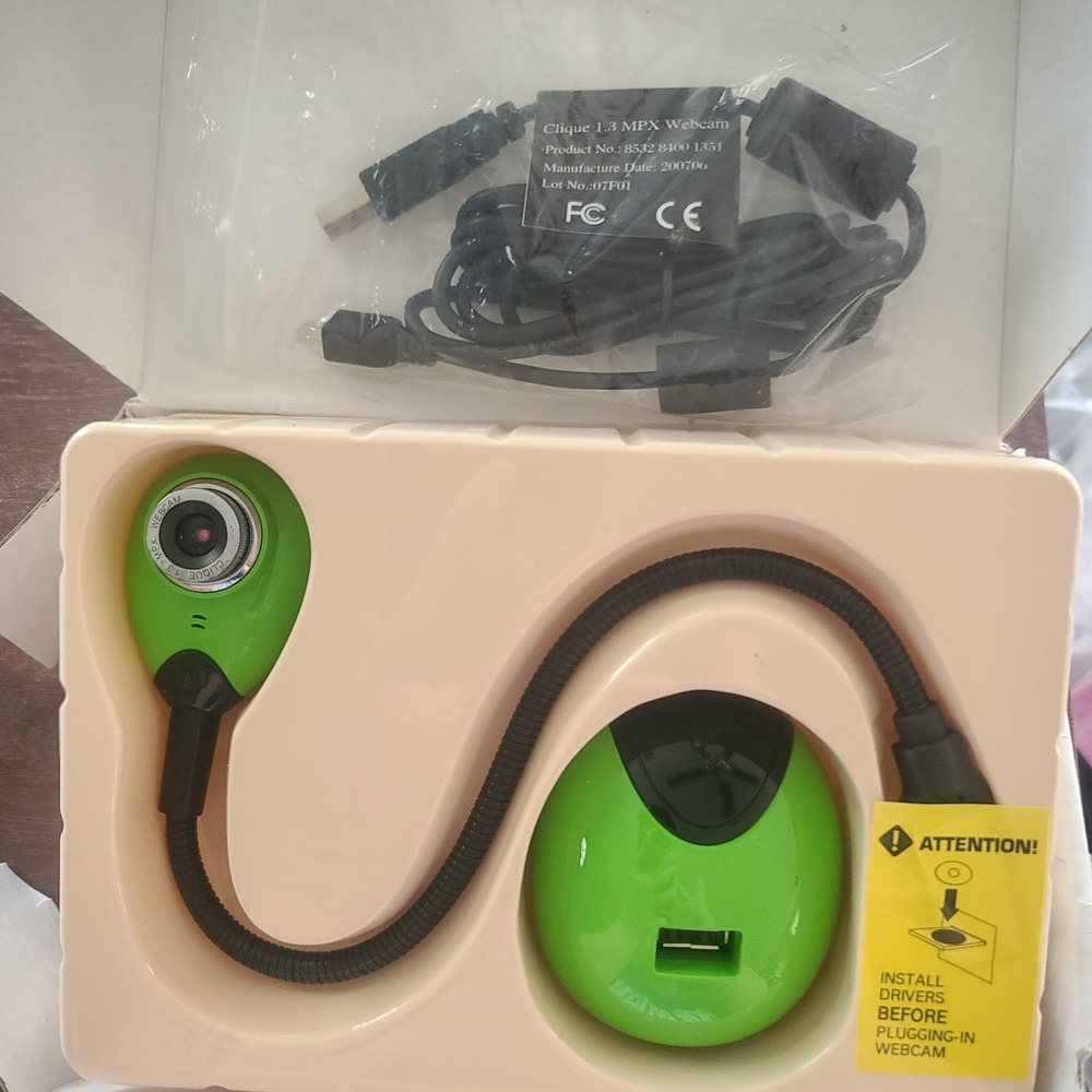 BRAND NEW HUE HD USB Video Camera Webcam w/ Built in Mic/Flexible Position Green